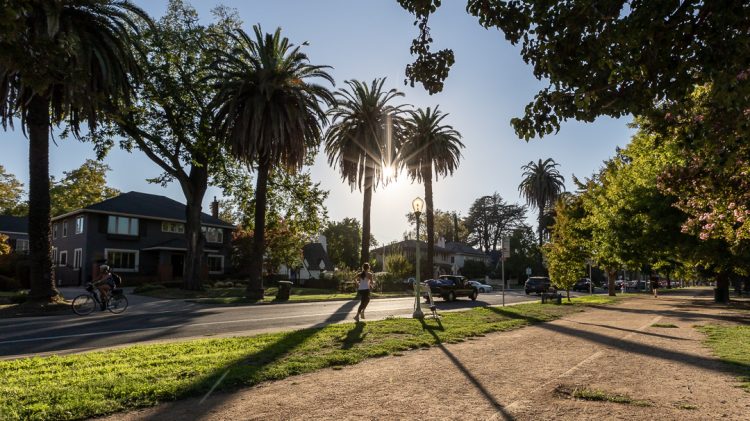 Image for display with article titled Pulse check: growing concern, negative outlook on the future of Sacramento housing