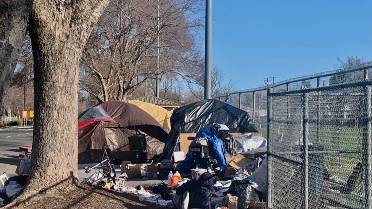 Image for display with article titled Silicon Valley sits on the sidelines in the fight against homelessness in California