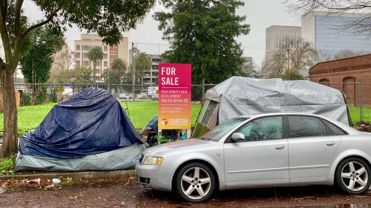 Image for display with article titled Why California legislators of both parties want to ban homeless encampments