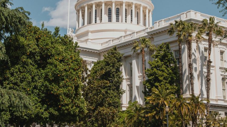 Image for display with article titled California Legislature’s Unwritten Rule: Negotiate in Secret With Lobbyists, Not in Public